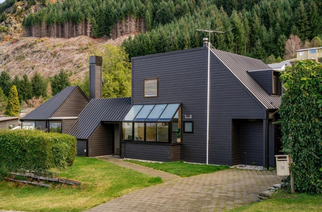 Sunshine Bay House | Sunshine Bay Lake Views