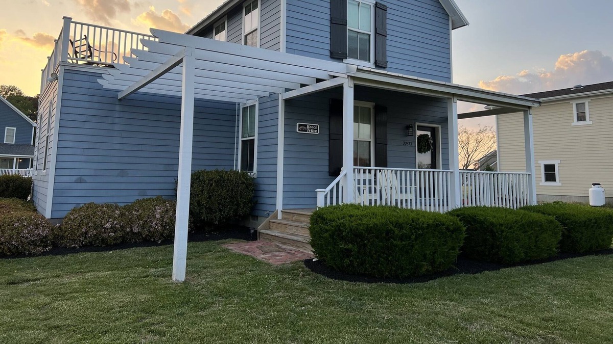 Kings Creek Landing House | Sunshine Baydream with community pool just outside Cape Charles