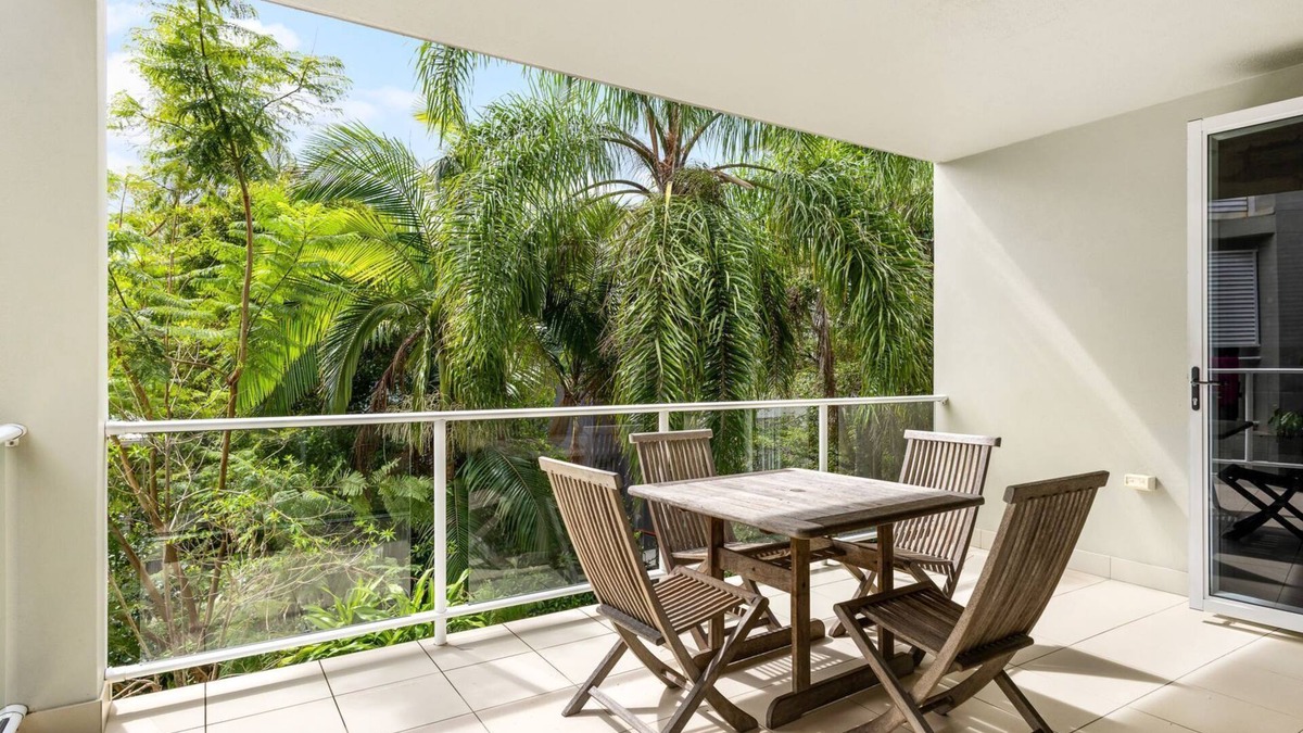 Sunshine Beach Apartment | Sunshine Beach Holiday Apartment - Unit 4, 1 Park Crescent