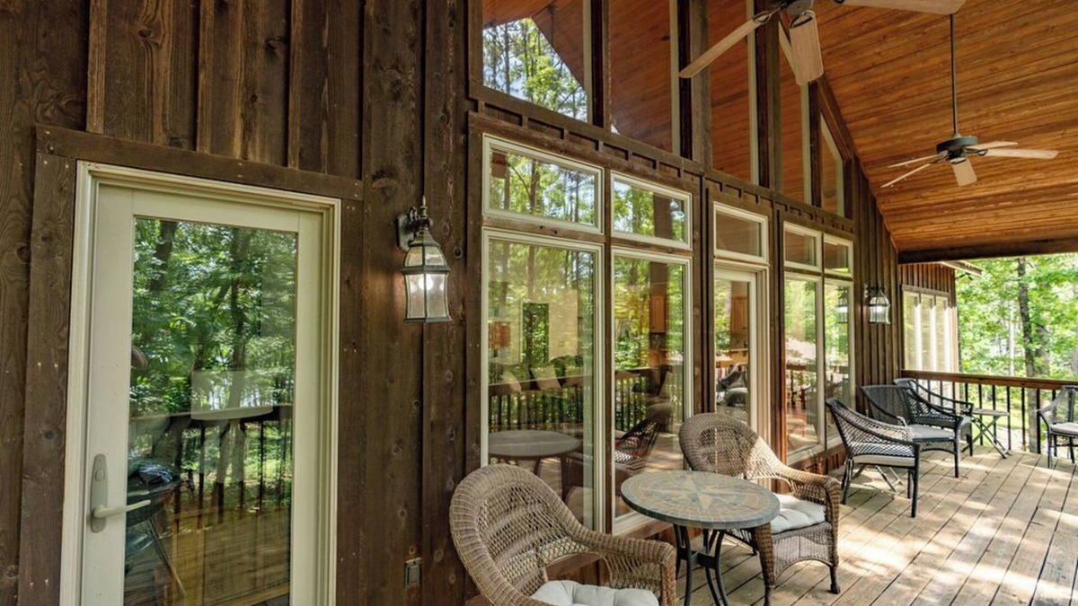 Drasco House | Sunshine Chalet- A Beautiful Lakefront!
