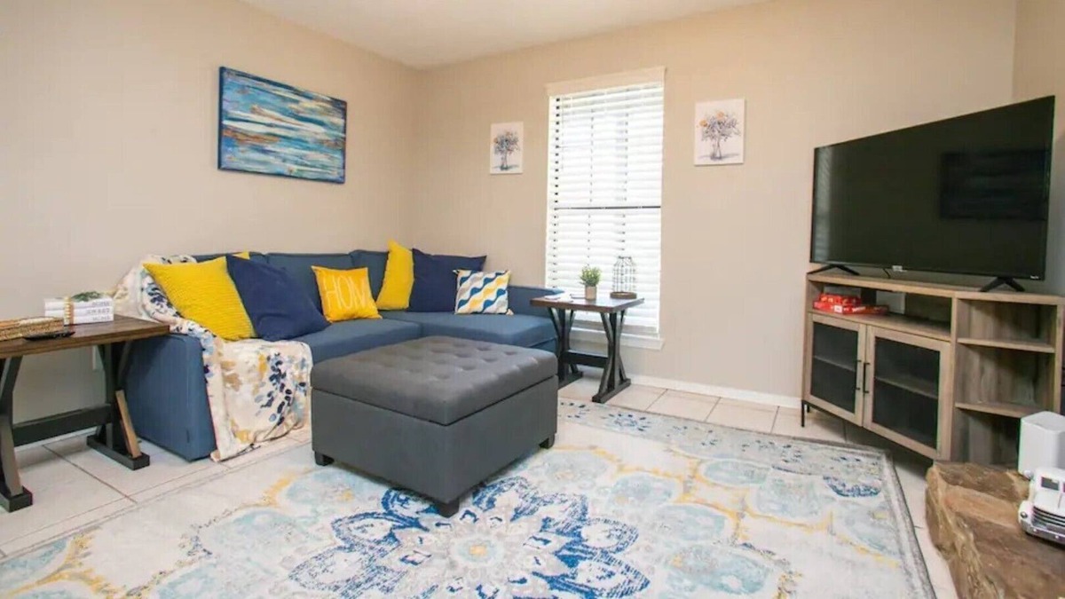 Ferry Pass House | Sunshine Chic at Shoal Creek in North Pensacola