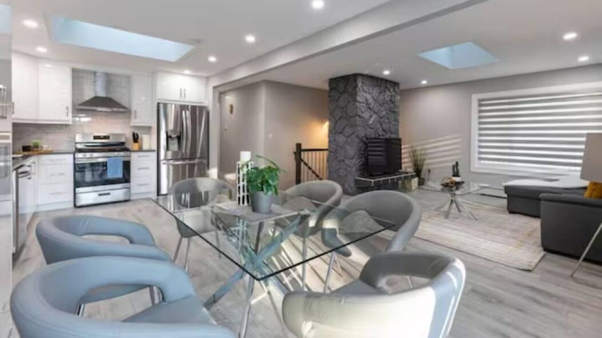 Delta House | Sunshine Hills Park Retreat - full house!