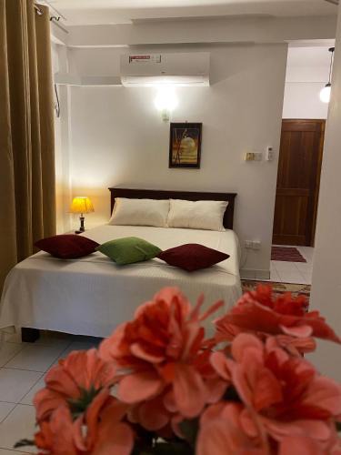 Hendala Bed & Breakfast | Sunshine Holiday Home at Wattala