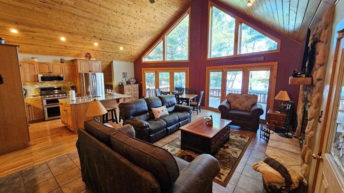 Hayward Cabin | Sunshine Lane Lodge on Bean Lake