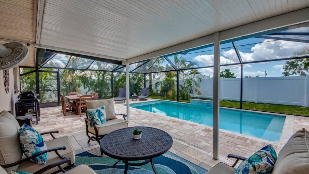 Caloosahatchee House | Sunshine POOL Cape Coral Home Centrally Located Great Outdoor Space