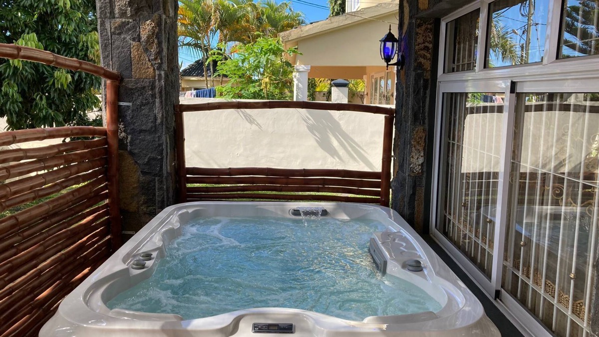 Centre de Flacq House | Sunshine Residence -4 Bed HolidayHome with Jacuzzi