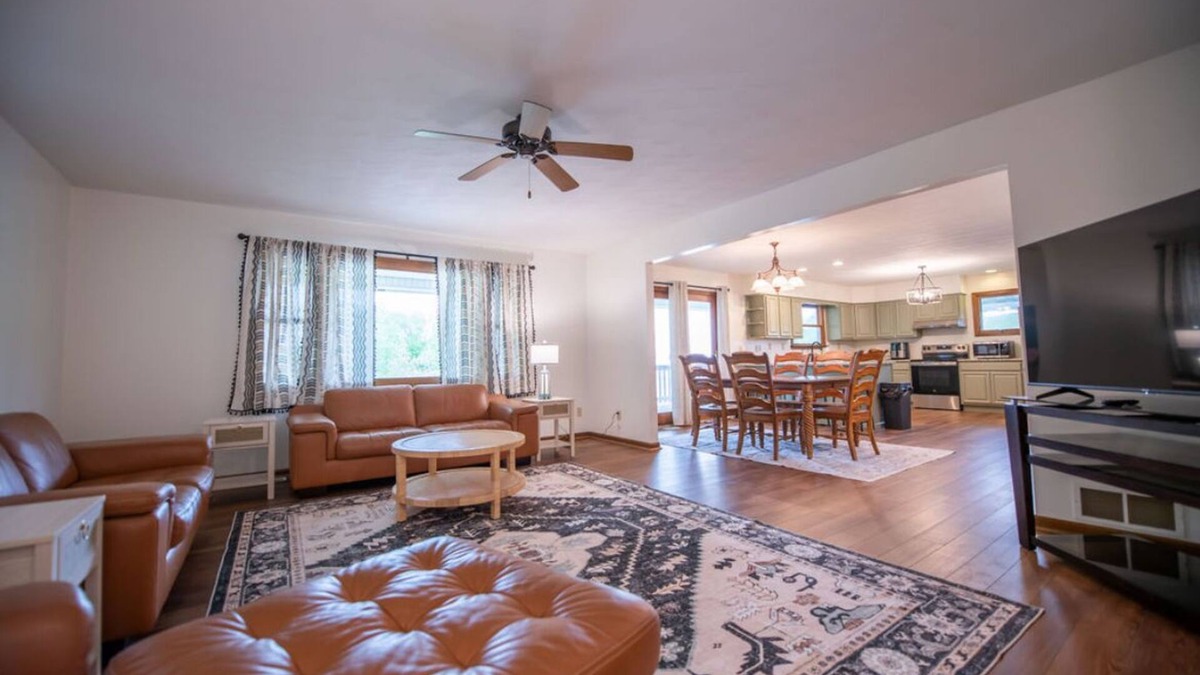 Cadiz House | Sunshine Retreat-peaceful countryside, close to Tappan, Clendening, and Piedmont