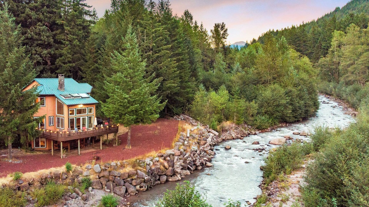 Rhododendron House | Sunshine + Riverfront-Mt. Hood-Hot Tub on 2 Acres! Large Mountain Chalet in Mt. Hood National Forest! 4BR/2.5Ba * Pet-Friendly* Family Friendly*