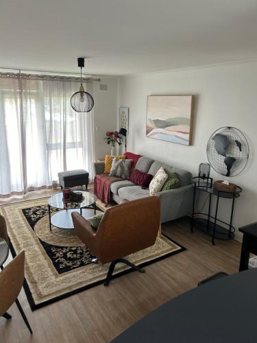 Brahma Lodge Apartment | Sunshine Seven