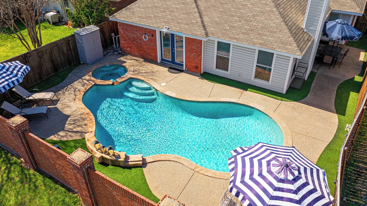 Carrollton House | Sunshine Villa: Close to DFW Airport