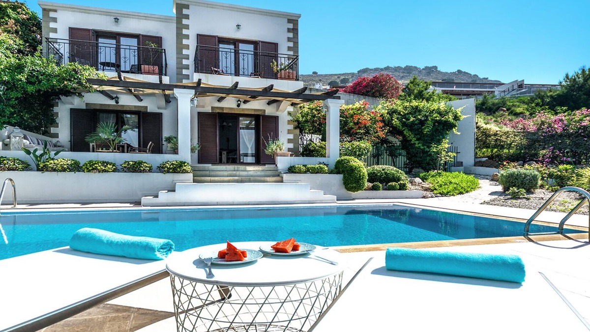 Vlicha Villa | "Sunshine" with swimming pool, very close to the beach!
