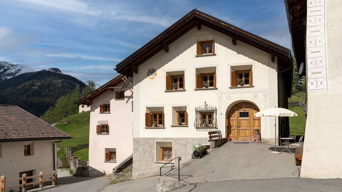 Engadin Scoul Apartment | Suot Chastè Tarasp - Authentic Engadine house with 6.5 rooms at the foot of Tarasp Castle