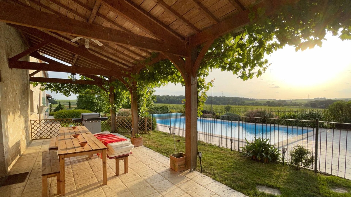 Les Leves-et-Thoumeyragues Villa | Superb family property, Château L'Indécise, swimming pool and large garden