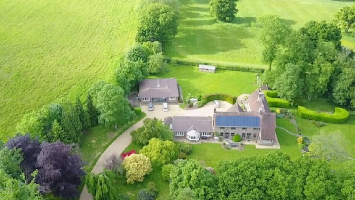 Cranleigh House | Super 2000sq ft Self-Contained Guest House