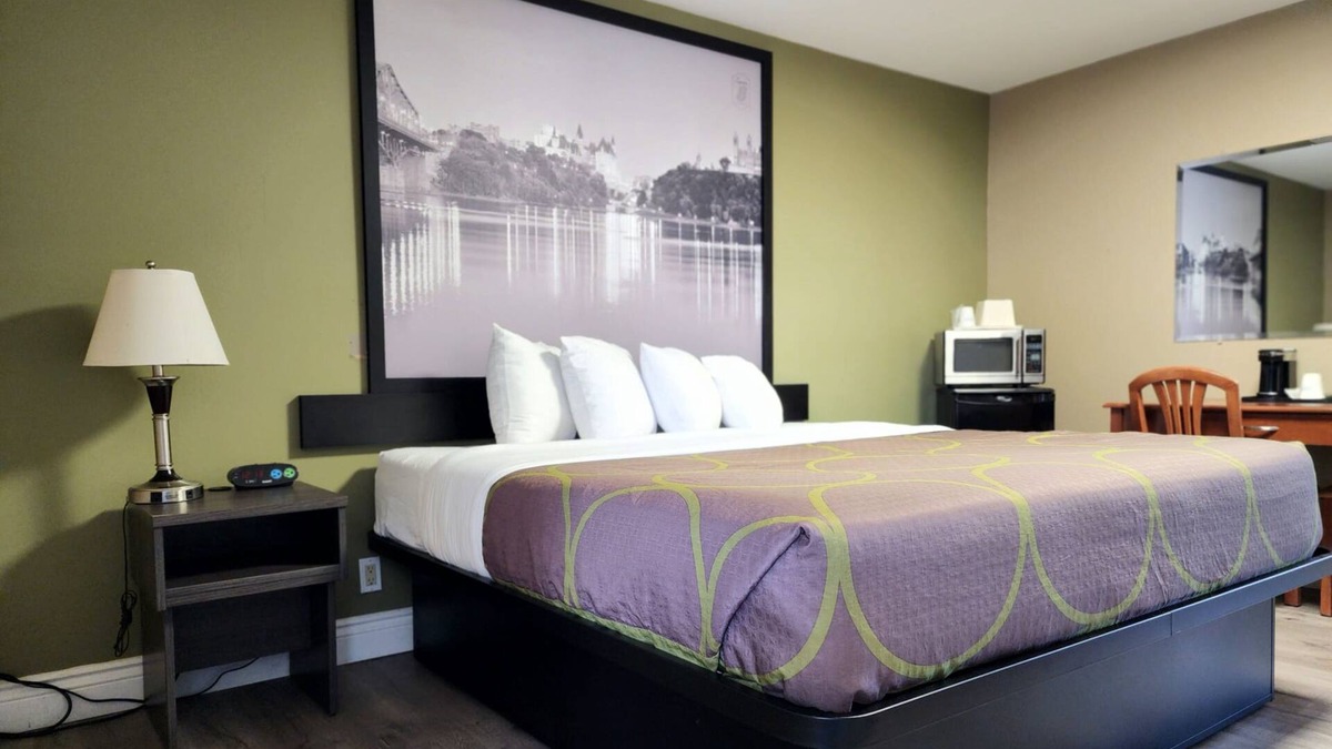 Laurentian Valley Hotel | Super 8 by Wyndham Pembroke