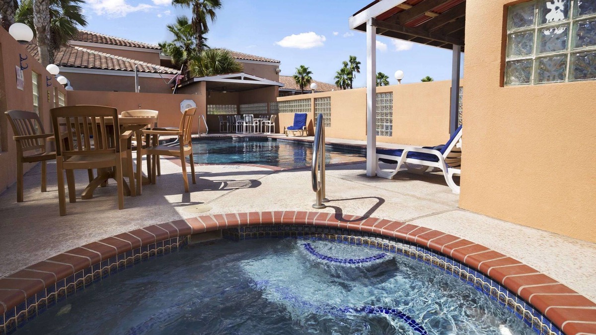 South Padre Island Hotel | Super 8 by Wyndham South Padre Island