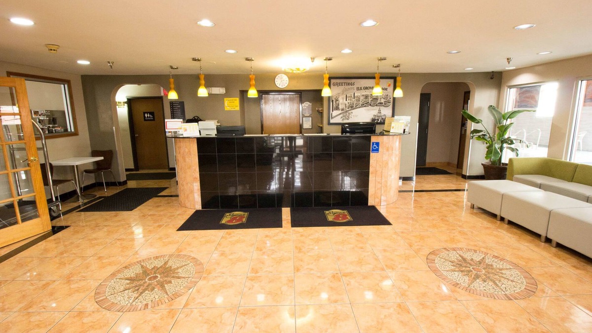 Elk Grove Village Hotel | Super 8 by Wyndham Chicago O'Hare Airport