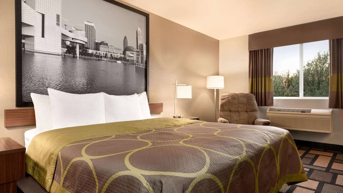 Uniontown Hotel | Super 8 by Wyndham Akron S/Green/Uniontown OH