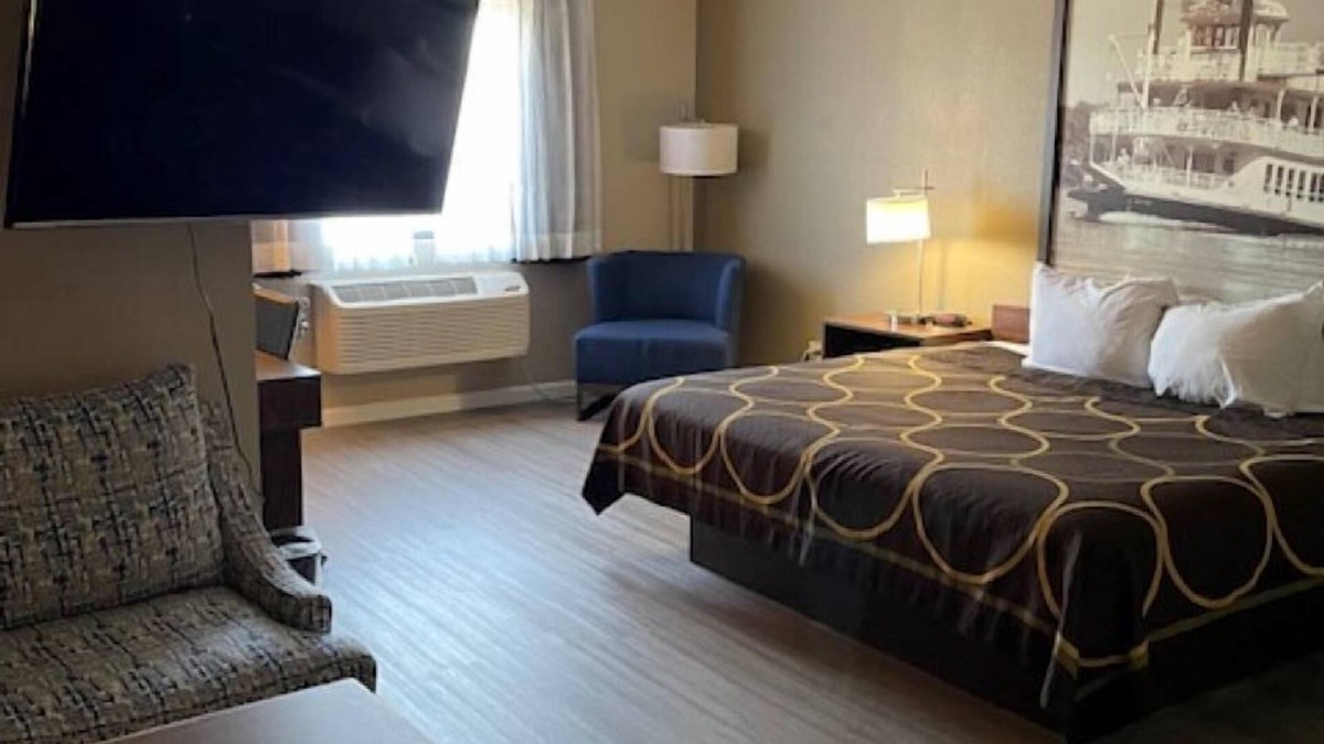 Alton Hotel | Super 8 by Wyndham Alton