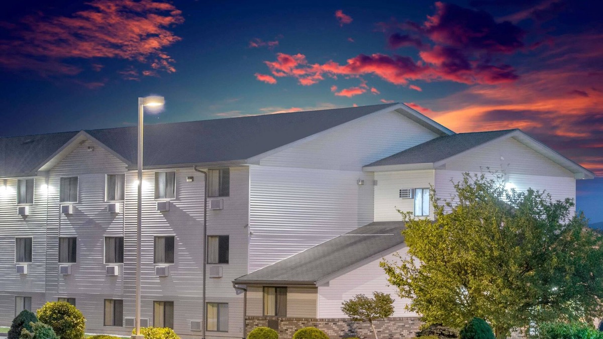 Altoona Hotel | Super 8 by Wyndham Altoona