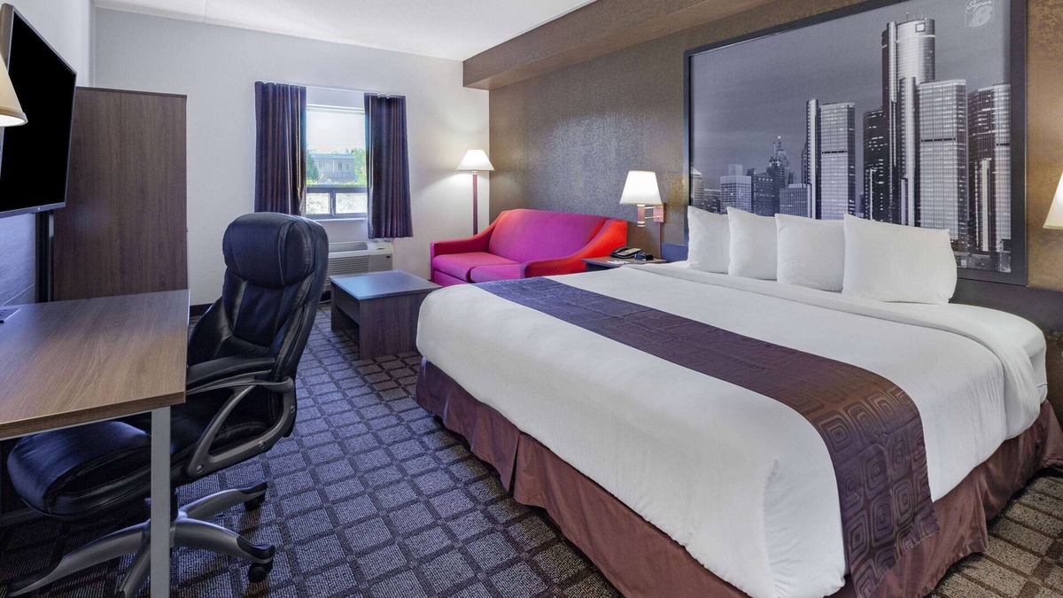 Windsor Hotel | Super 8 by Wyndham Ambassador Bridge Windsor ON