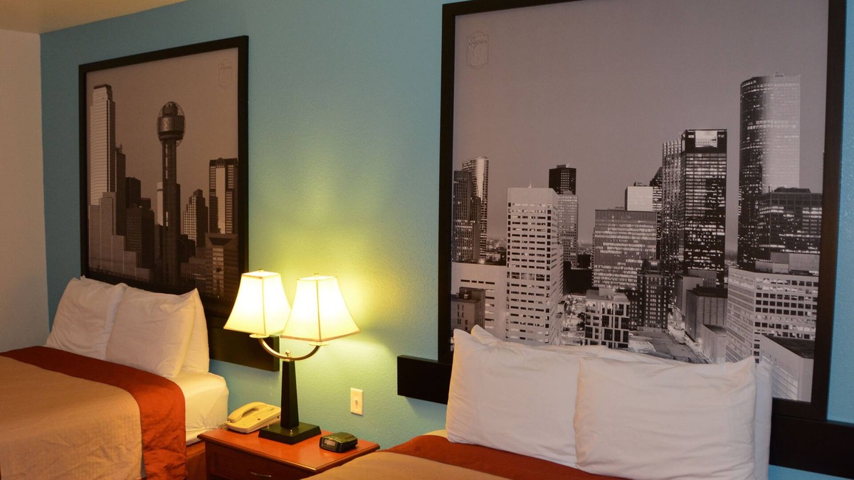 McKinney Hotel | Super 8 by Wyndham Austin/Airport South