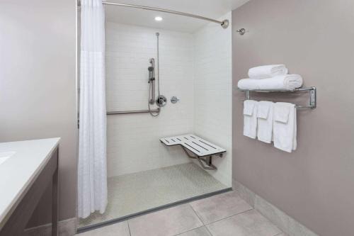 Woodlawn Hotel | Super 8 by Wyndham Baltimore Northwest