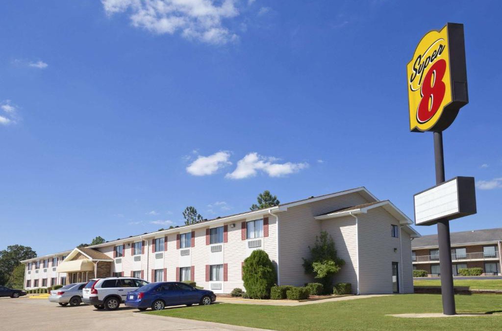 Batesville Hotel | Super 8 by Wyndham Batesville