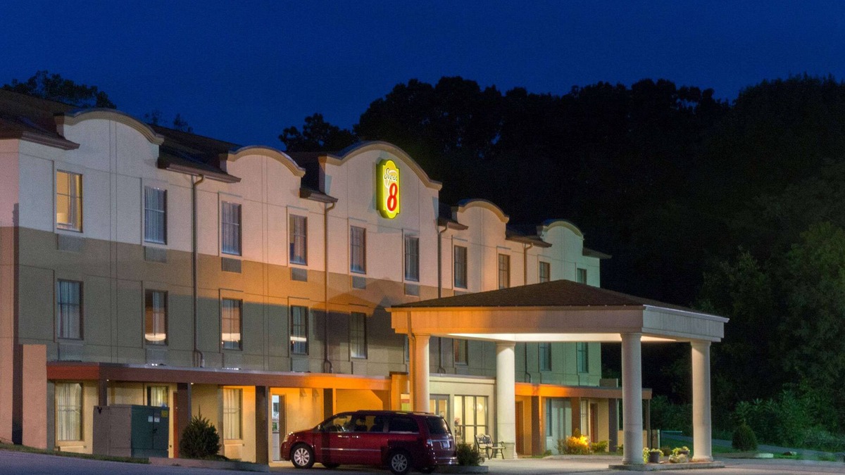 Homewood Hotel | Super 8 by Wyndham Beaver Falls