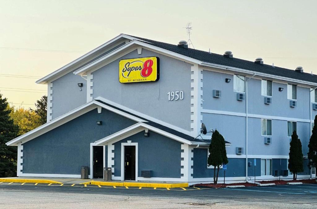 Benton Harbor Hotel | Super 8 by Wyndham Benton Harbor St Joseph