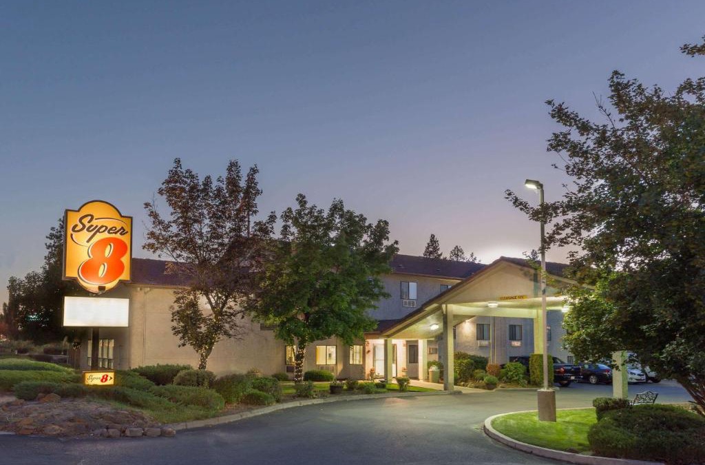 Old Farm District Hotel | Super 8 by Wyndham Bend