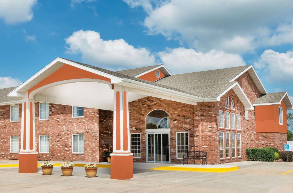 Bolivar Hotel | Super 8 by Wyndham Bolivar