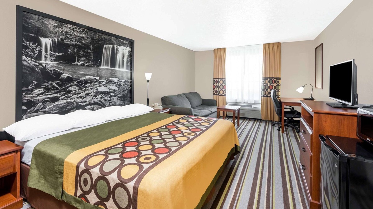 Bolivar Hotel | Super 8 by Wyndham Bolivar