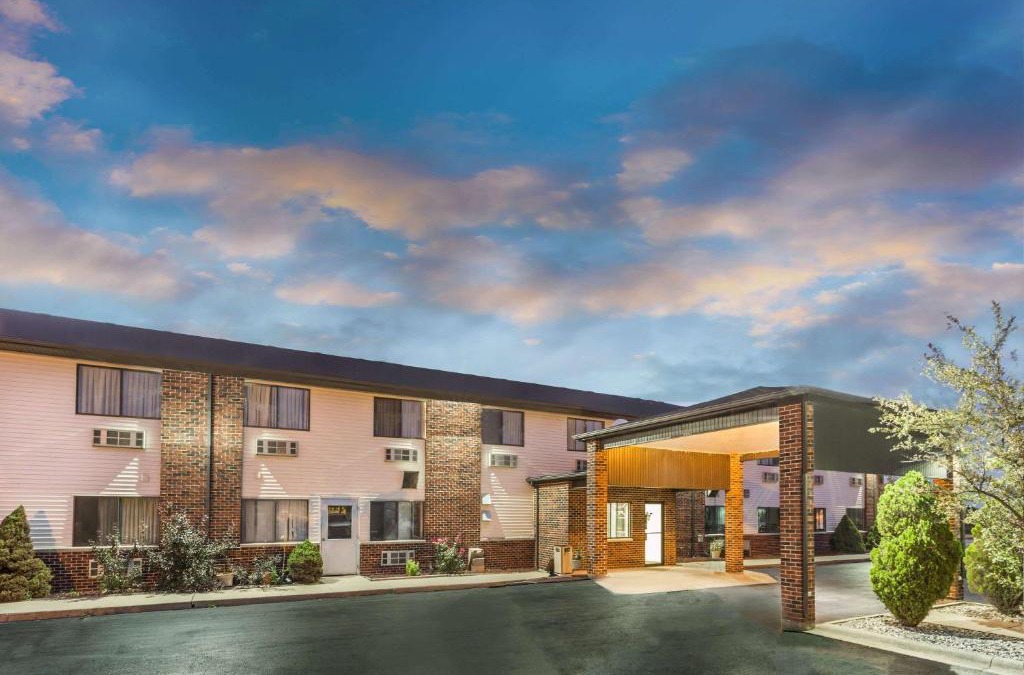 Bourbonnais Hotel | Super 8 by Wyndham Bourbonnais/Kankakee Area