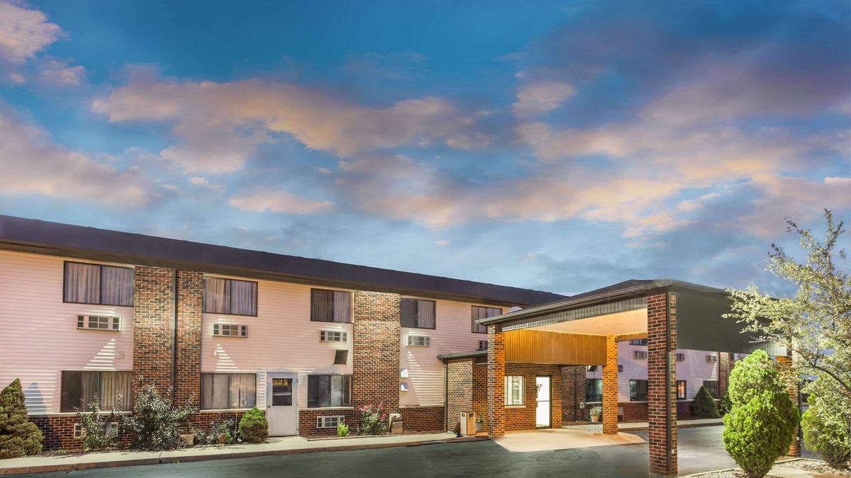 Bourbonnais Hotel | Super 8 by Wyndham Bourbonnais/Kankakee Area
