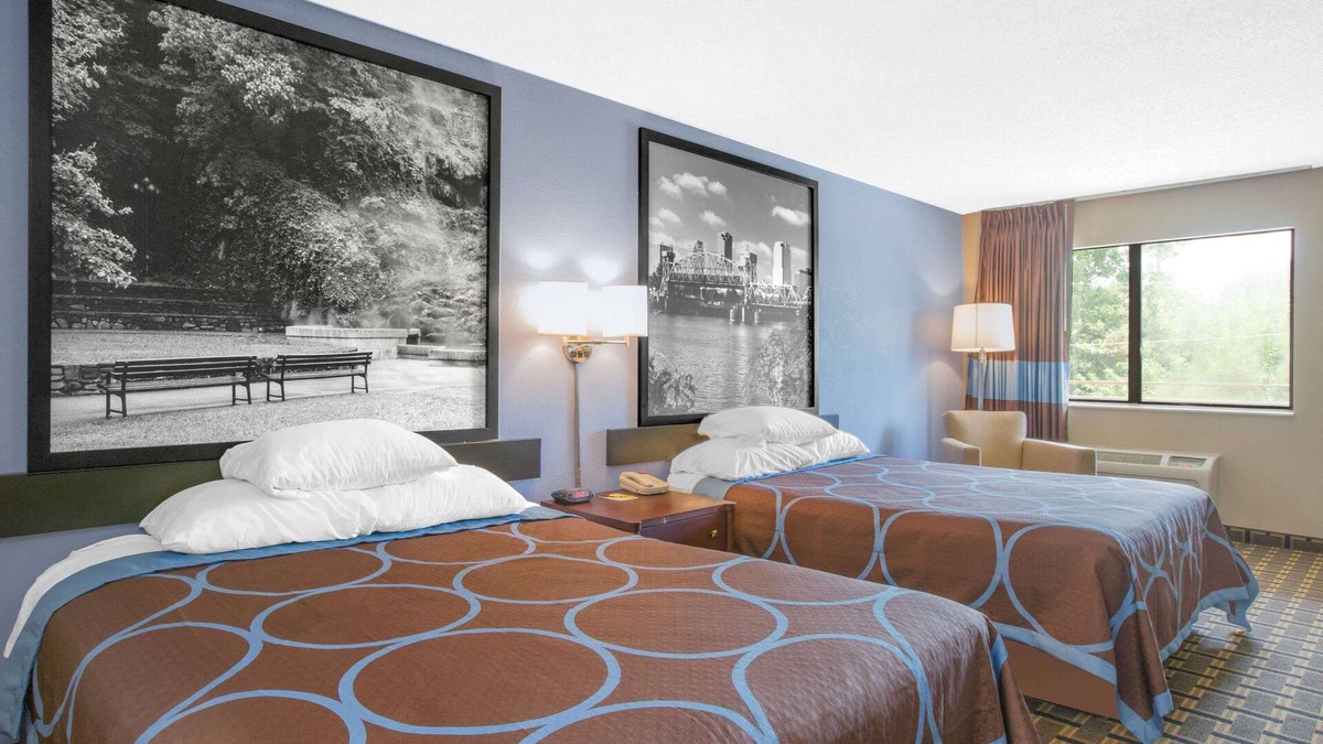 Brinkley Hotel | Super 8 by Wyndham Brinkley