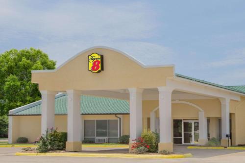 Brinkley Hotel | Super 8 by Wyndham Brinkley
