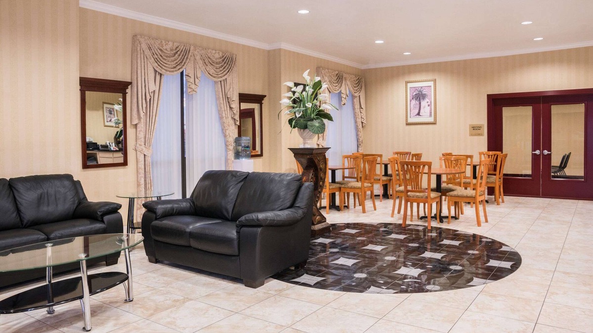 Brookshire Hotel | Super 8 by Wyndham Brookshire TX