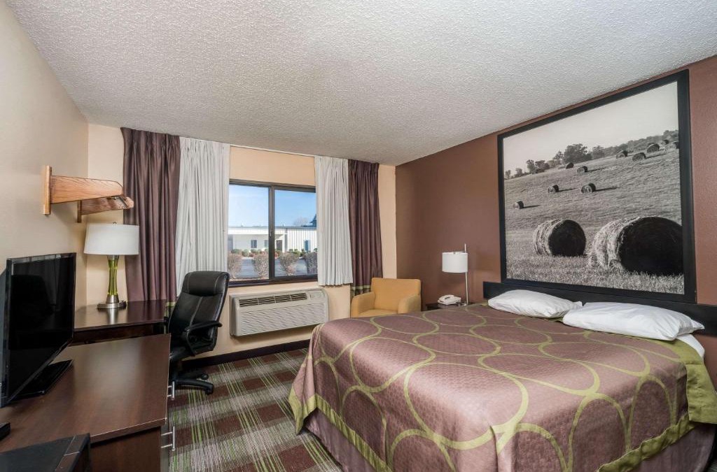 Campbellsville Hotel | Super 8 by Wyndham Campbellsville KY