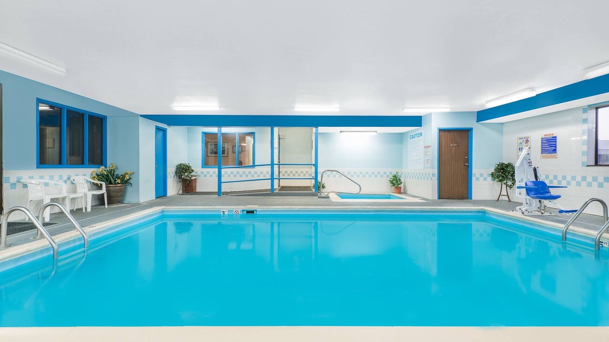 Campbellsville Hotel | Super 8 by Wyndham Campbellsville KY