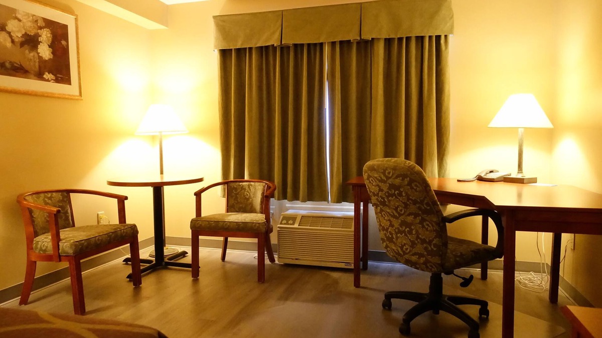 Algoma District Hotel | Super 8 by Wyndham Sault Ste Marie On