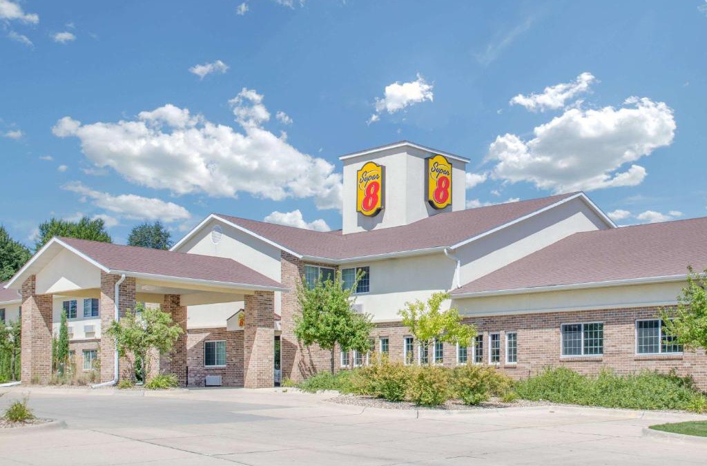 Cedar Falls Hotel | Super 8 by Wyndham Cedar Falls