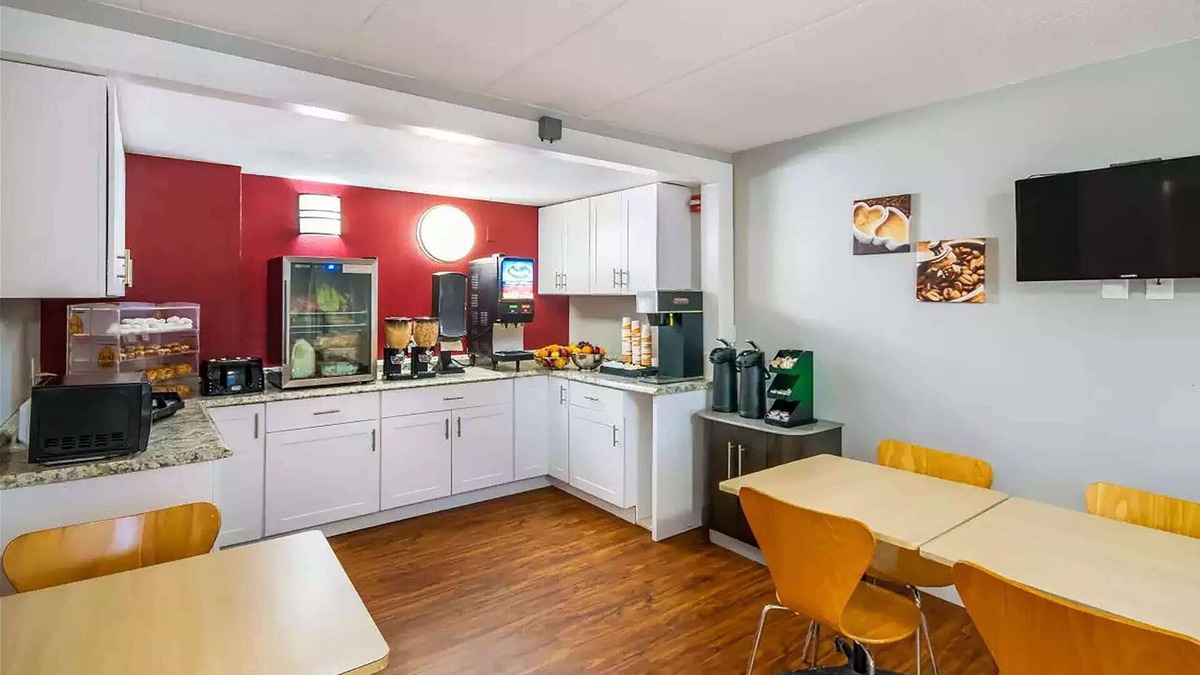 Tad Hotel | Super 8 By Wyndham Charleston WV