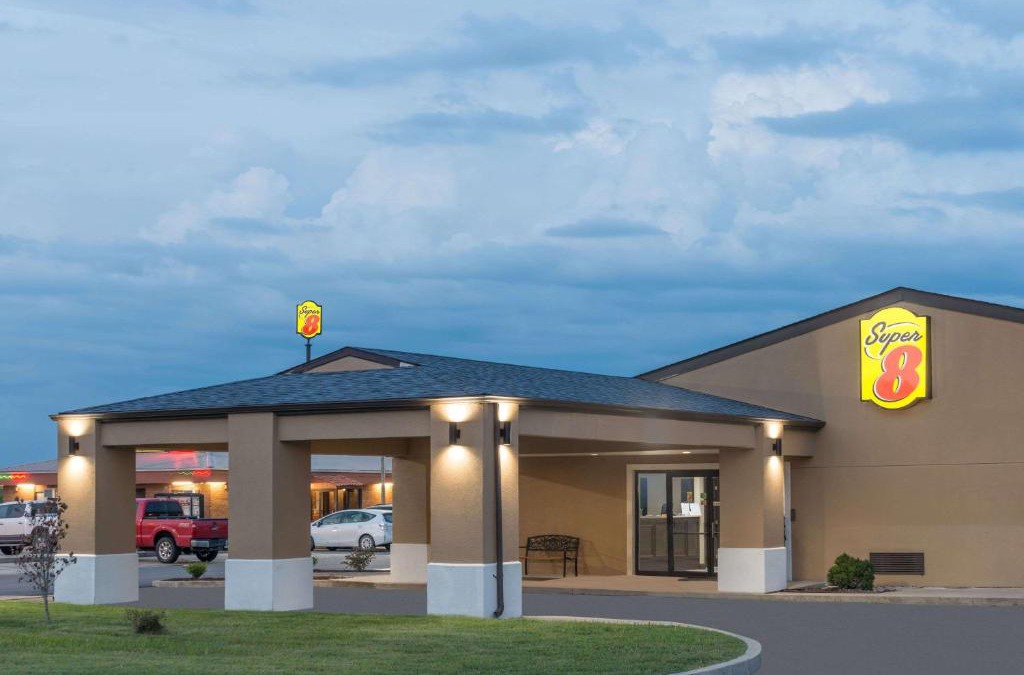 Charleston Hotel | Super 8 by Wyndham Charleston Sikeston East MO