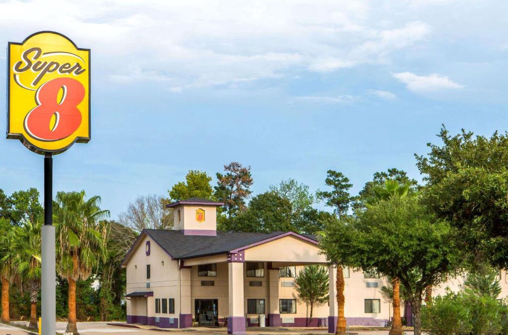 Cleveland Hotel | Super 8 by Wyndham Cleveland TX