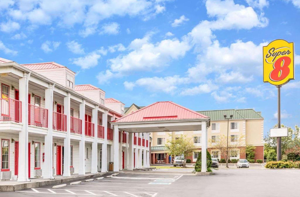 Clinton Hotel | Super 8 by Wyndham Clinton