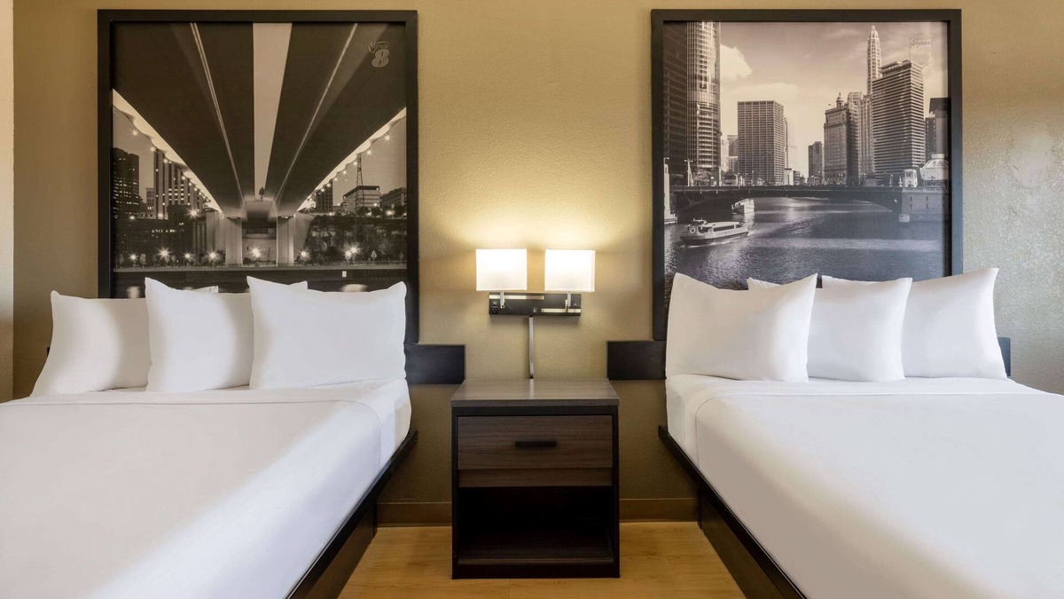 Clinton Hotel | Super 8 by Wyndham Clinton