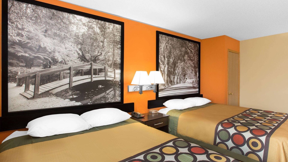 Clive Hotel | Super 8 by Wyndham Clive IA