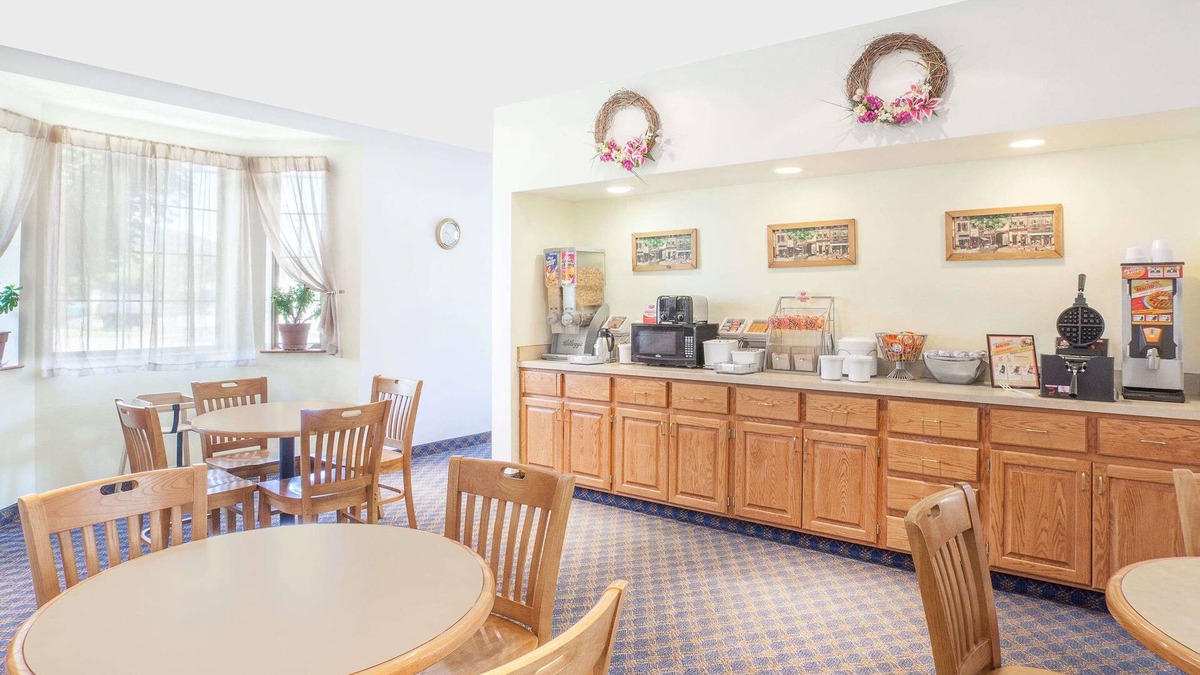 Cobleskill Hotel | Super 8 by Wyndham Cobleskill NY