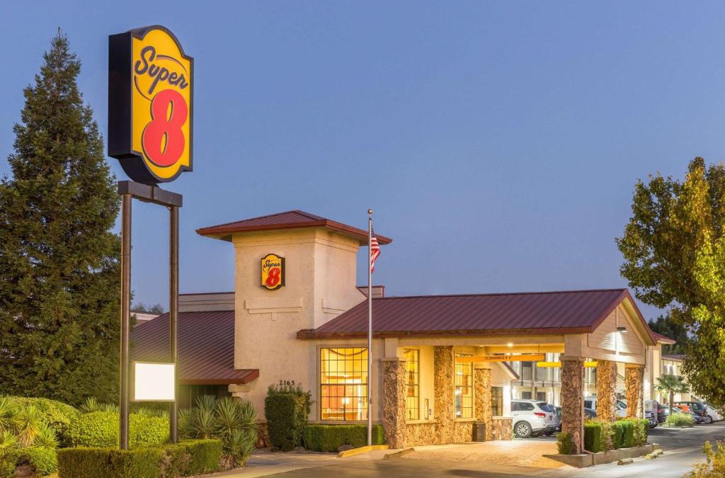 Corning Hotel | Super 8 by Wyndham Corning